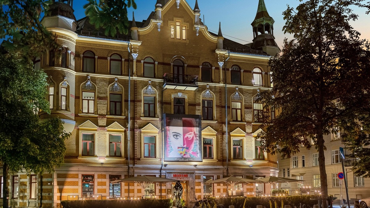 Grøntområder, kafeer og butikker ligger kun et steinkast unna, og likevel oppleves boligen som rolig. Galleribilde