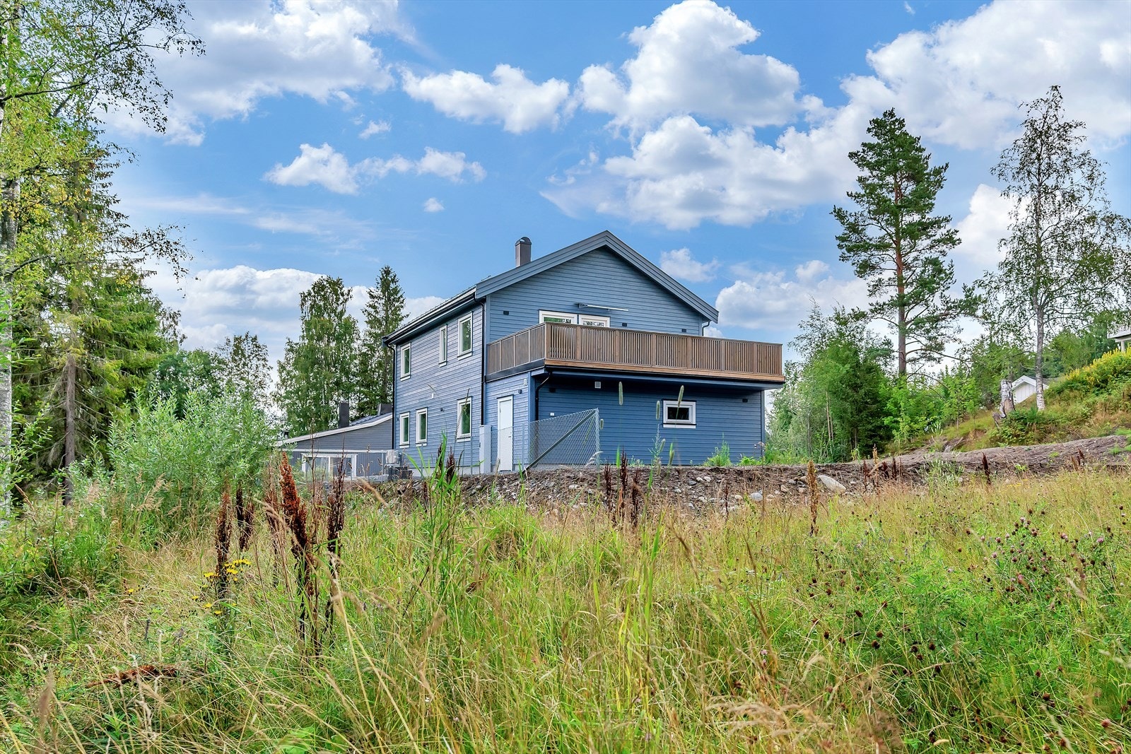 Umiddelbar nærhet til skog og mark - Flott for både to- og firbeinte. Galleribilde