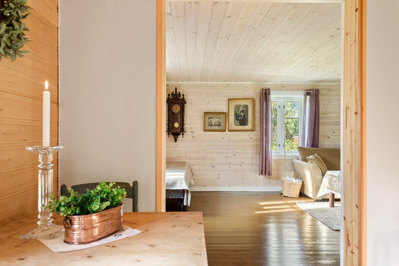 Fra kjøkken mot stue. Galleribilde