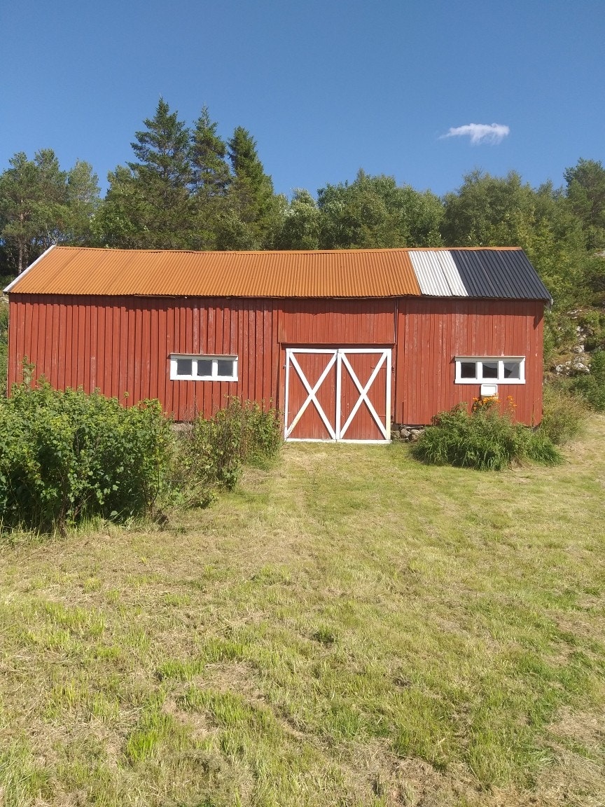 Uthus med masse lagringsplass. Galleribilde