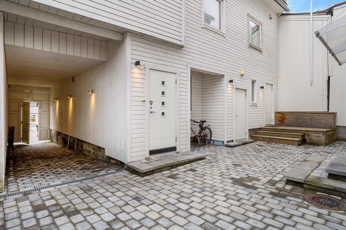 Ved inngangsparti har du markterrasse