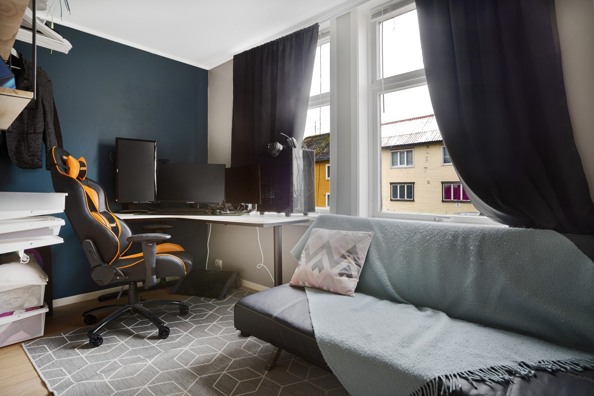 Soverom/kontor med garderobeløsning