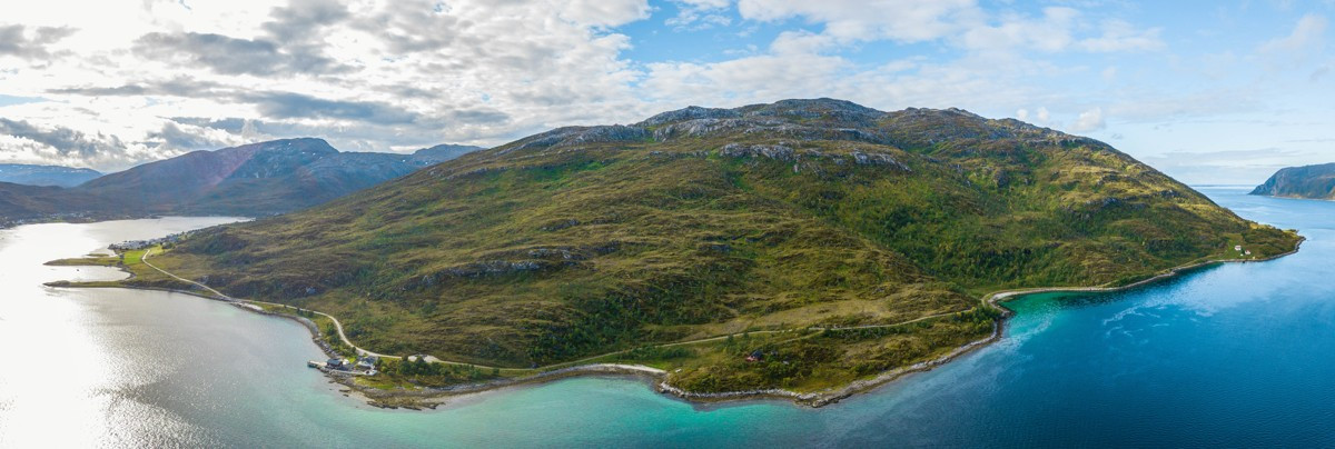 Eiendommen har 2 km. lang strandlinje