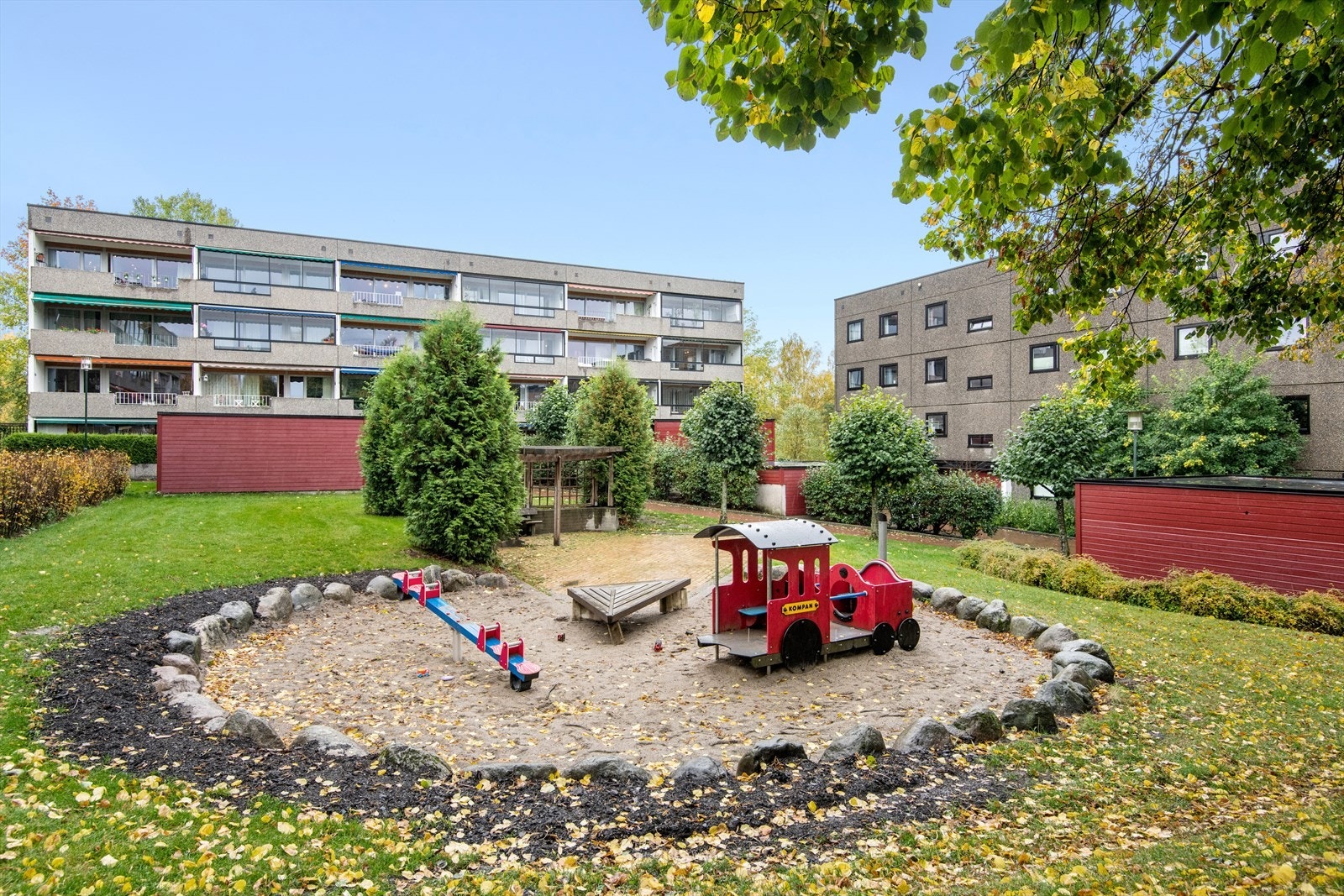 Meget hyggelige og grønne fellesområder. Galleribilde