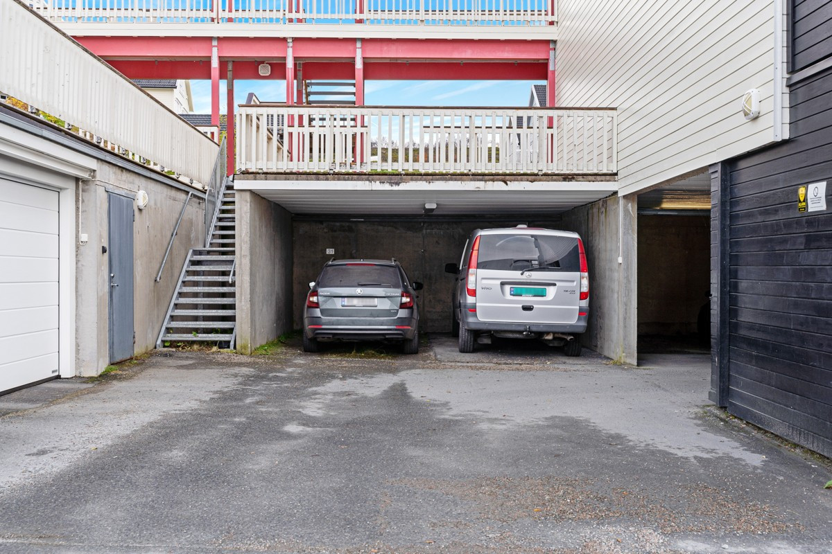 Garasjeplass i carport - Bod i lukket bodanlegg.