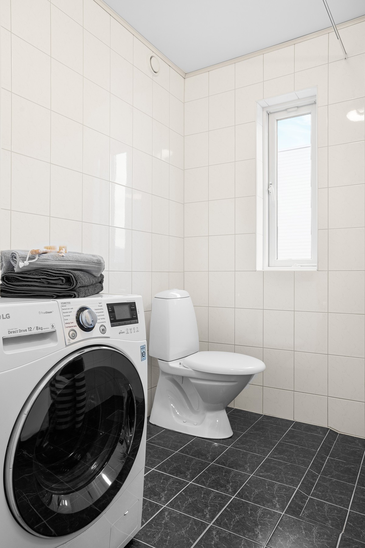 Det er opplegg for vaskemaskin på badet