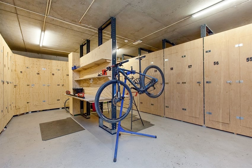 Felles smørebod med egen skibod i kjeller. Galleribilde