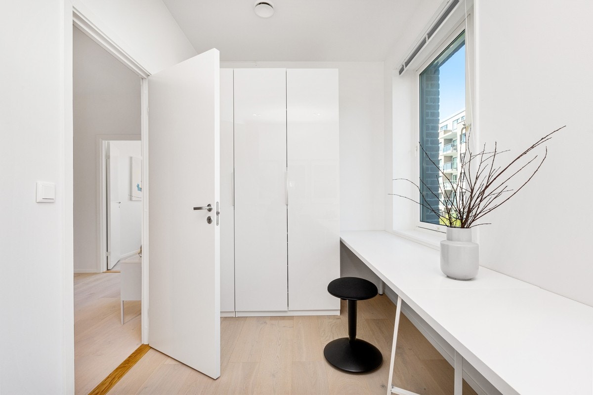 Praktisk garderobe medfølger. Galleribilde