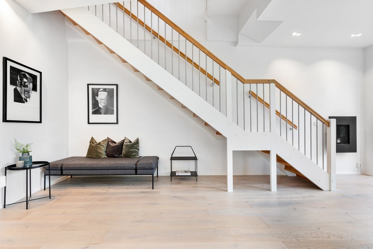 Trappen binder etasjene sammen på en fin måte. Galleribilde