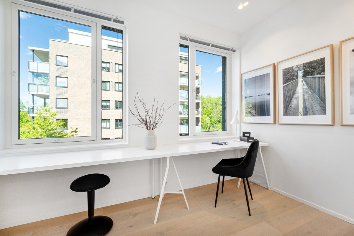 Soverom 4 benyttes i dag som kontor. Her er det plass til seng og garderobe. Galleribilde