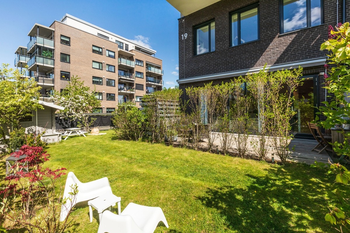 Hage er en liten grønn oase. Galleribilde