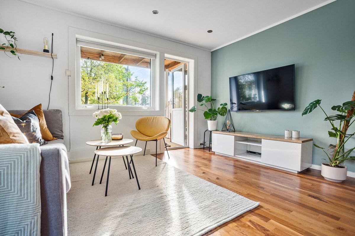 God plass til sofagruppe, bord, TV og annet ønskelig møblement. Galleribilde