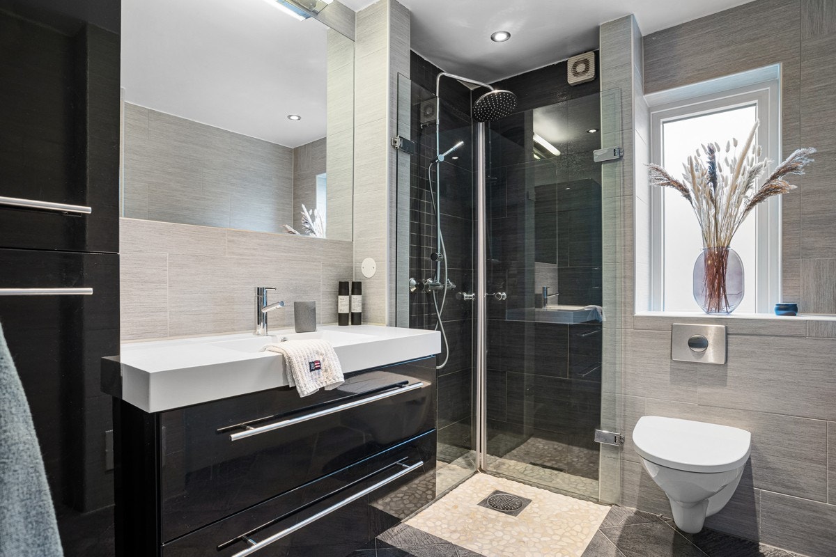 Flott og romslig bad. Galleribilde