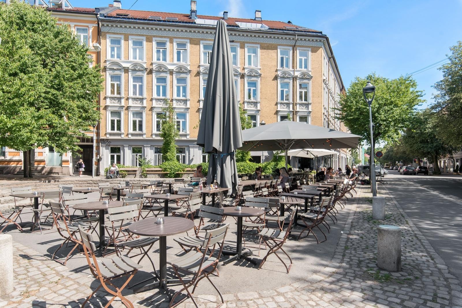 Populære Grisen ligger kun 2 gater unna. Her er det uteservering hele sommeren Galleribilde