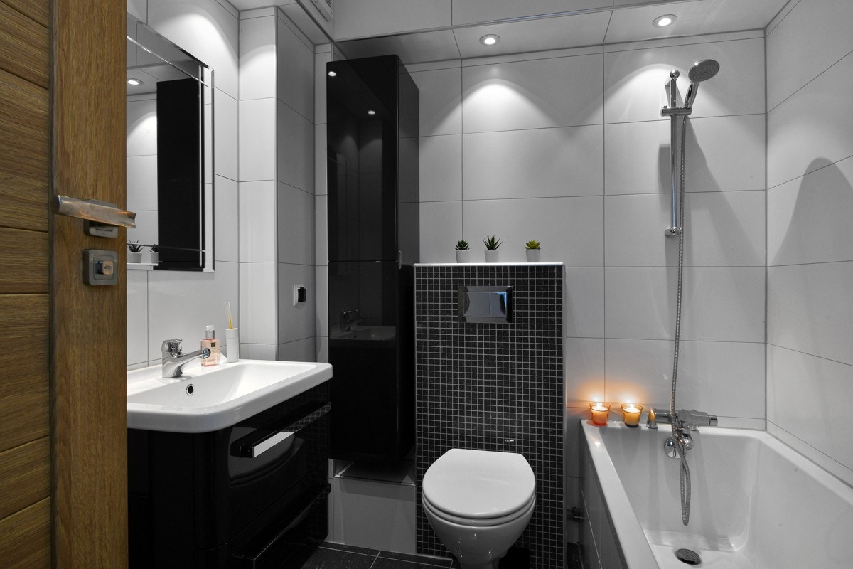 Det smakfulle badet ble modernisert i 2015, inkludert ny membran og renovering av sluk. Galleribilde