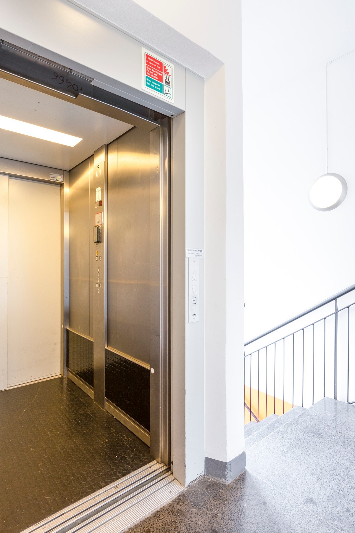 Heisadkomst til leiligheten. Galleribilde