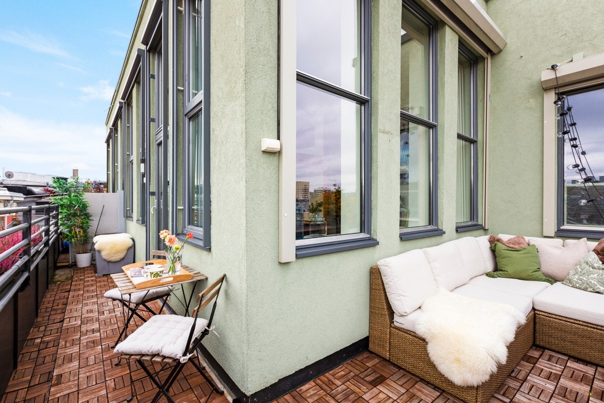 En skjermet og privat uteplass med supre solforhold og uten innsyn. Galleribilde