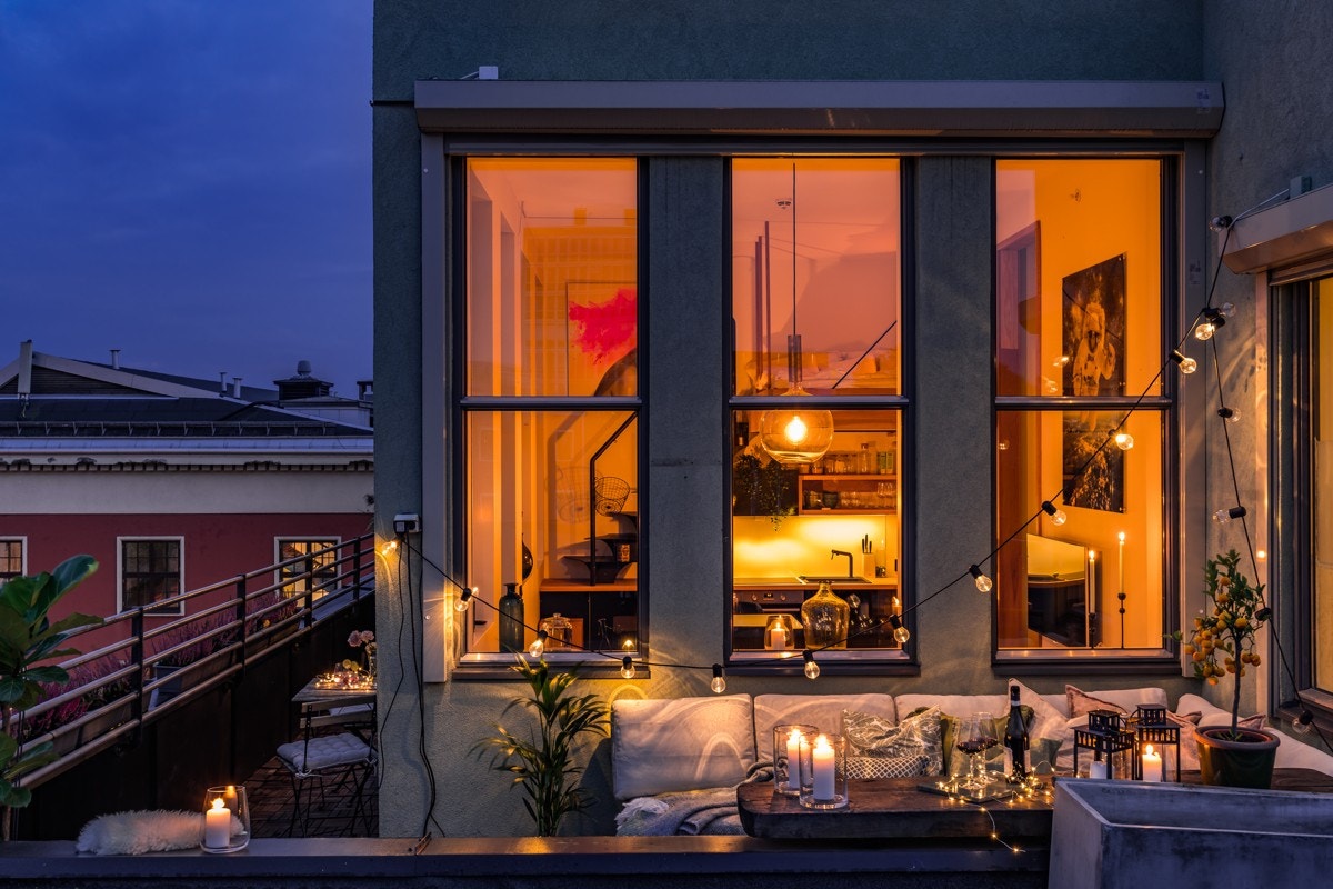 Kjerstin Falkum (922 04 707) ved Schala & Partners har gleden av å presentere denne unike topp-/studioleiligheten i i "Tårnet" på Torshov! Galleribilde