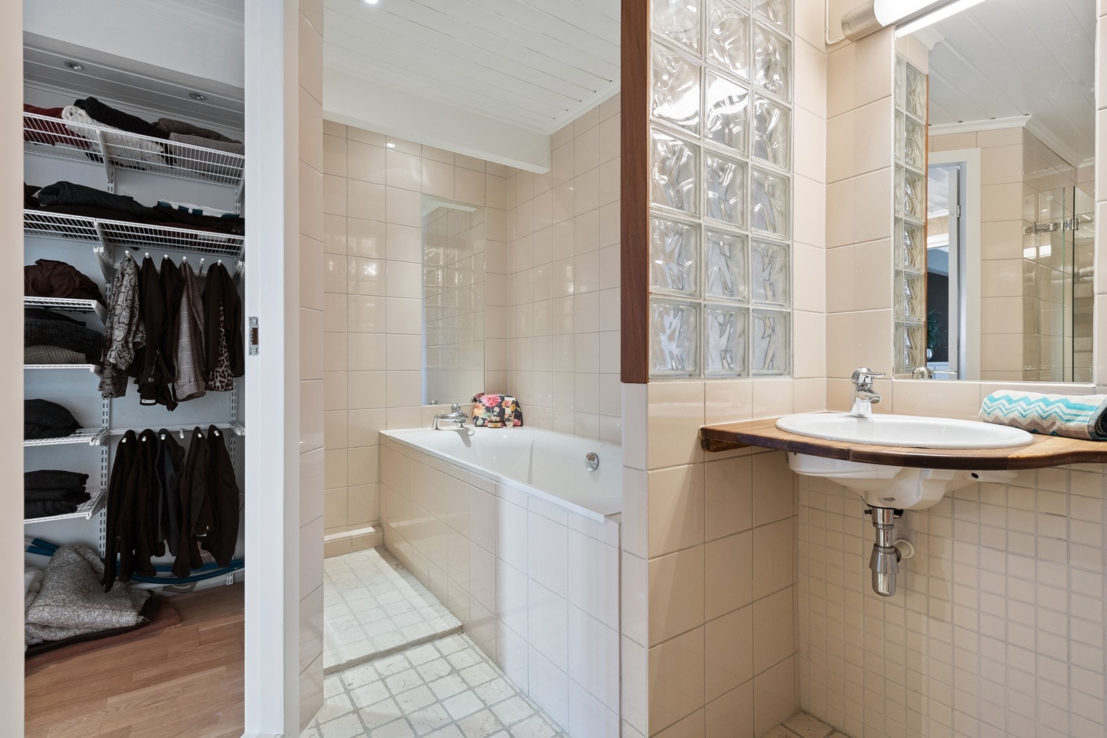 Hovedbad i 1. etasje Galleribilde