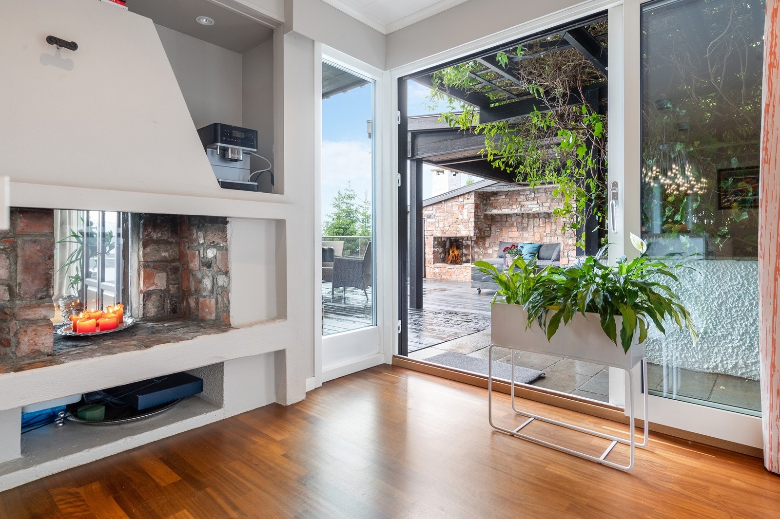 Utgang til terrasse fra kjøkken. Galleribilde