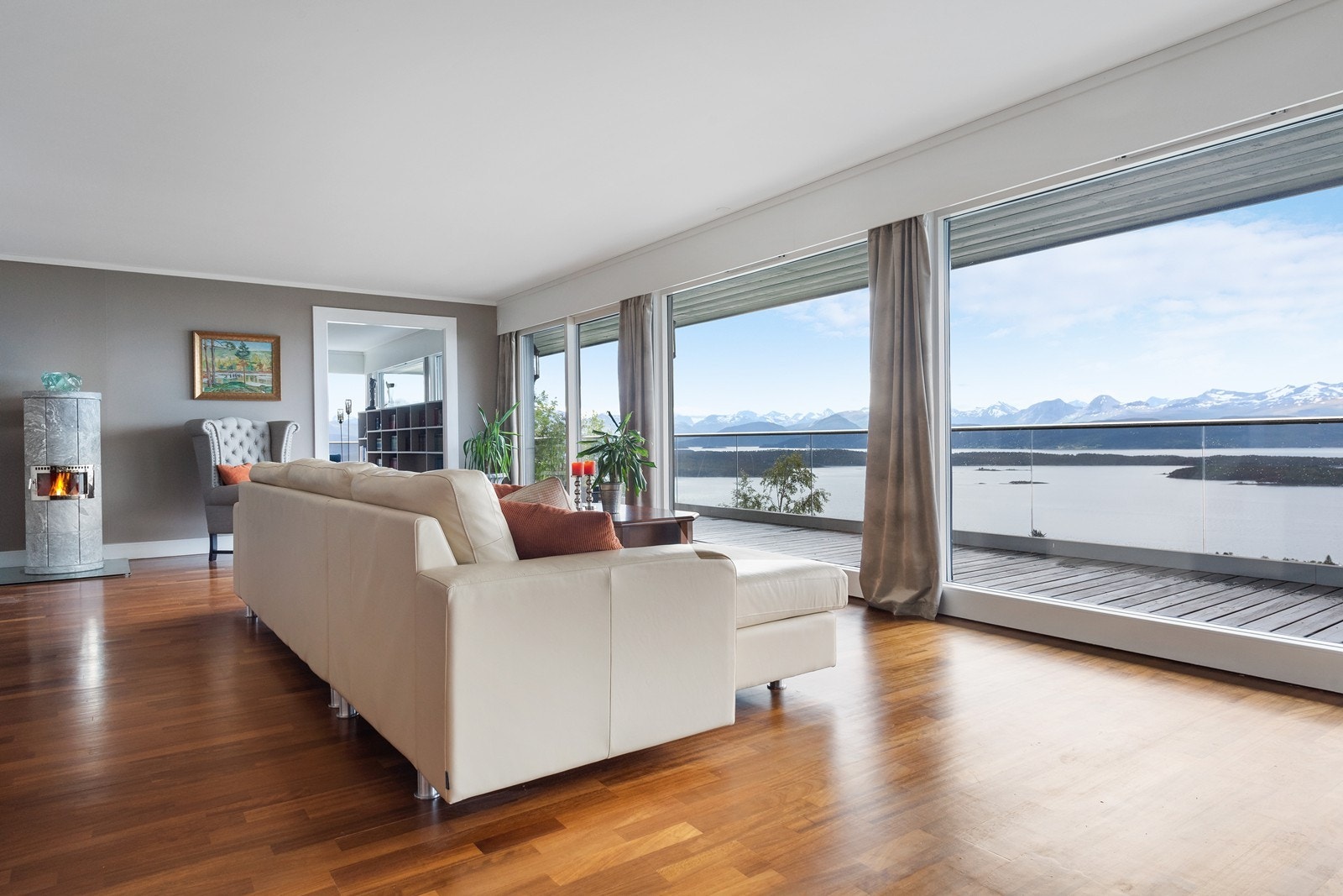 Stue/spisestue i 1.etasje Galleribilde