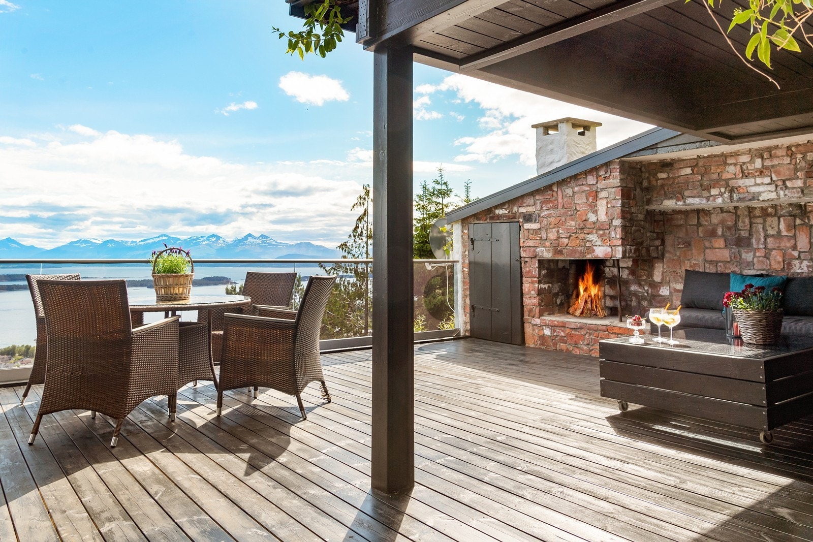 Utepeis og koselig hagestue mot vest. Galleribilde