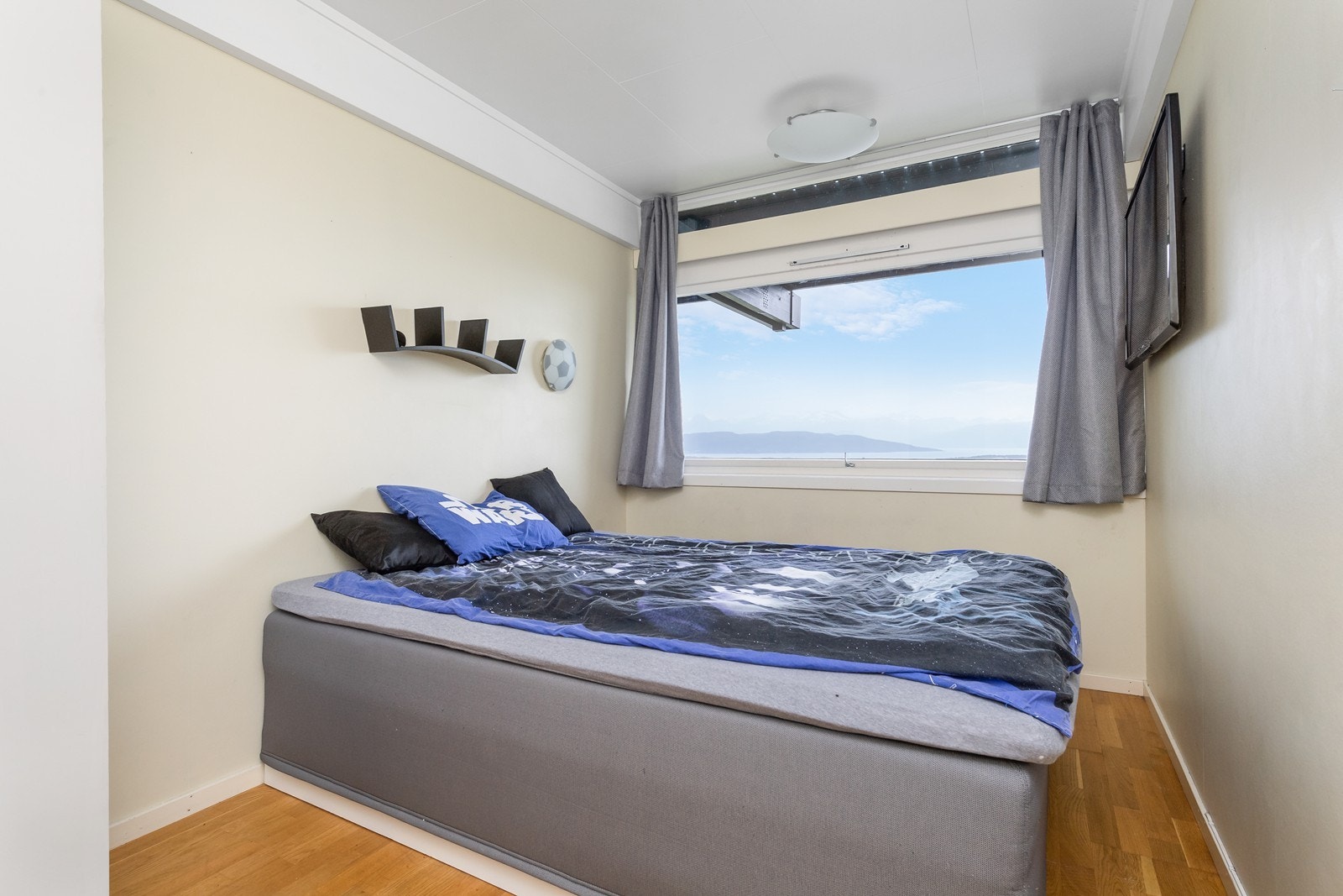 I underetasjen er det til sammen 3 soverom. Galleribilde