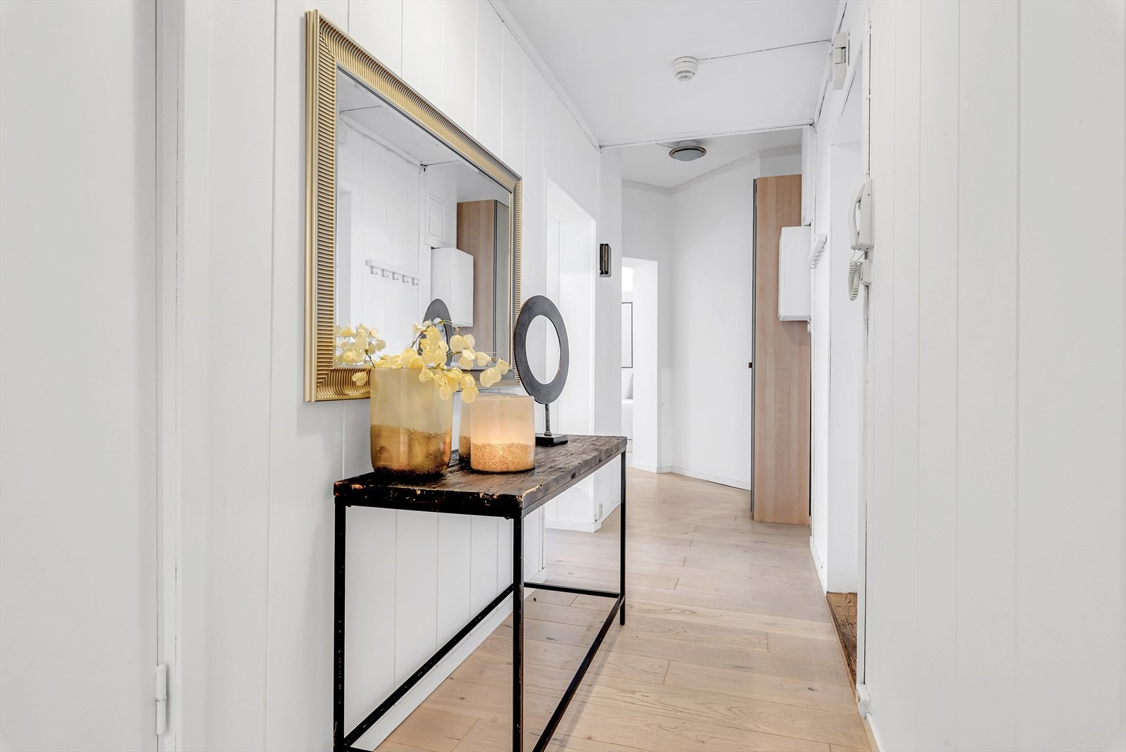 Med dør-calling slipper du gjestene enkelt inn fra gateplan. Galleribilde