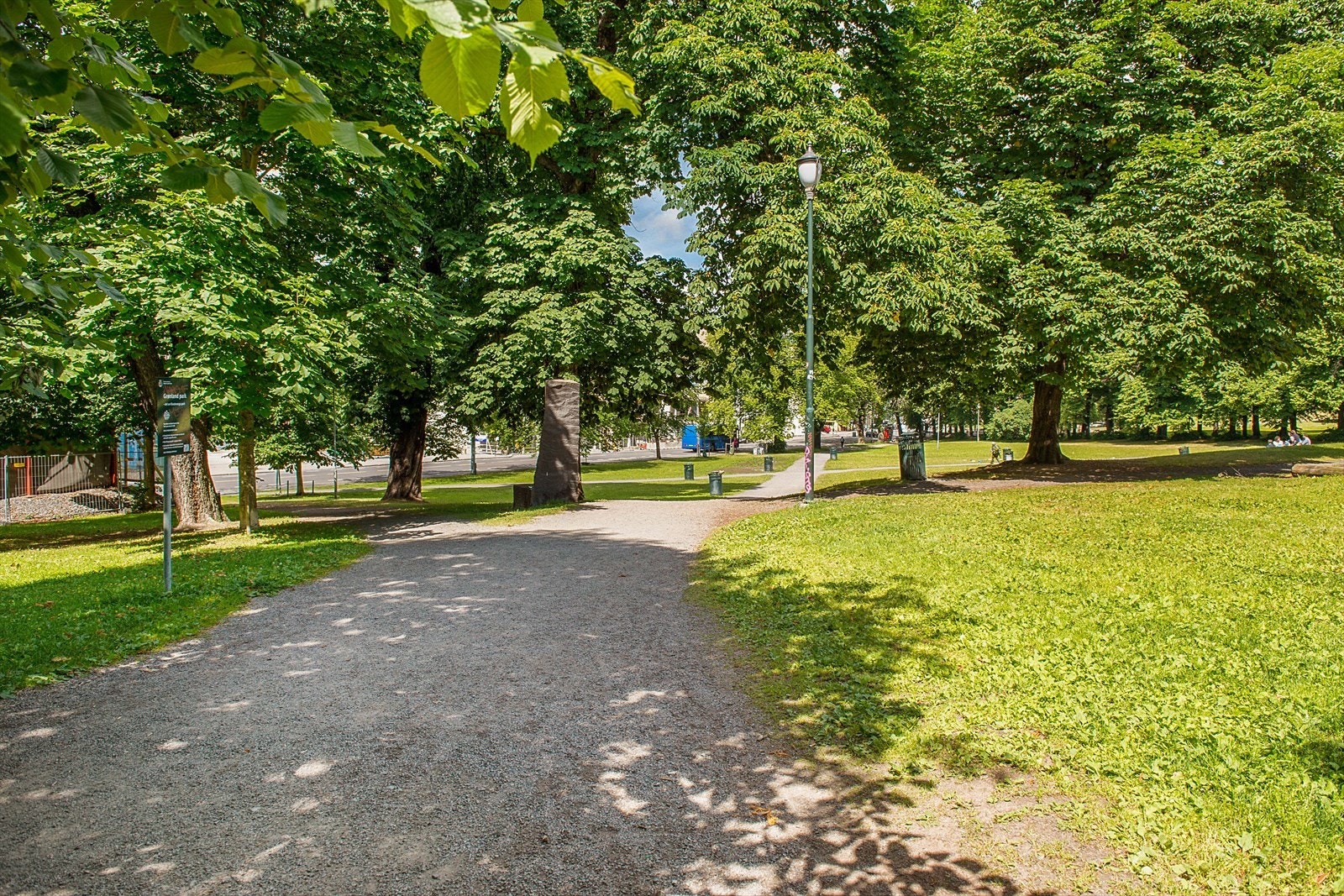 Leiligheten har kort gange (1.min) til populære Klosterenga Park. Perfekt for en piknik om sommeren. Galleribilde