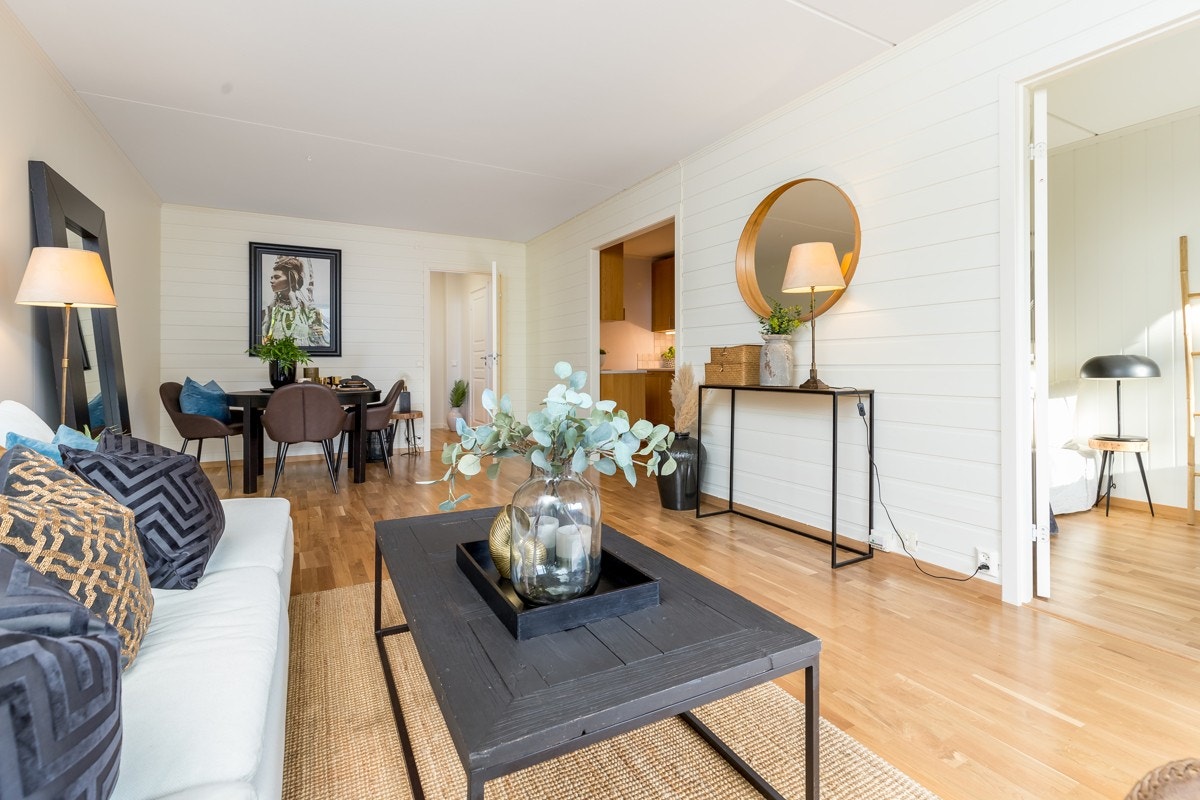 Nymalt stue, parkett på gulv Galleribilde