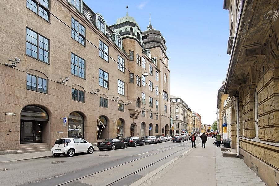 Ute i gata Galleribilde