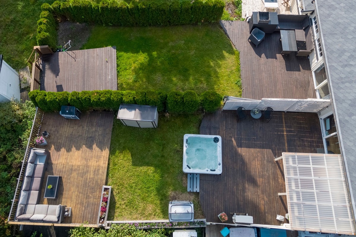 Terrassene har et samlet areal på ca. 61 kvm, hvor den ene har Jacuzzi og en overbygd del. Galleribilde