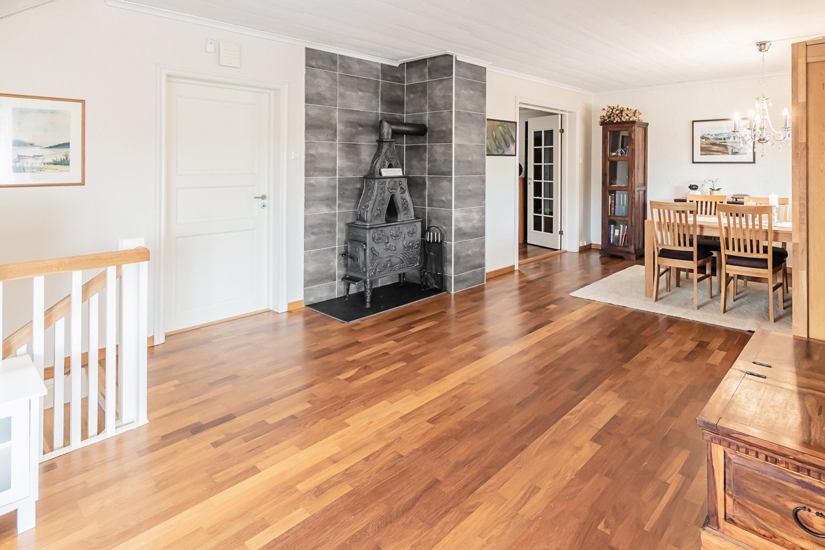 Romslig og god pass til både spisestue og salong. Galleribilde