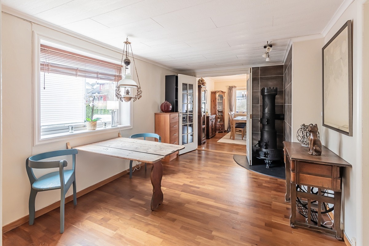 Fra gangen kommer man inn i forrom til stue/spisestue. Galleribilde