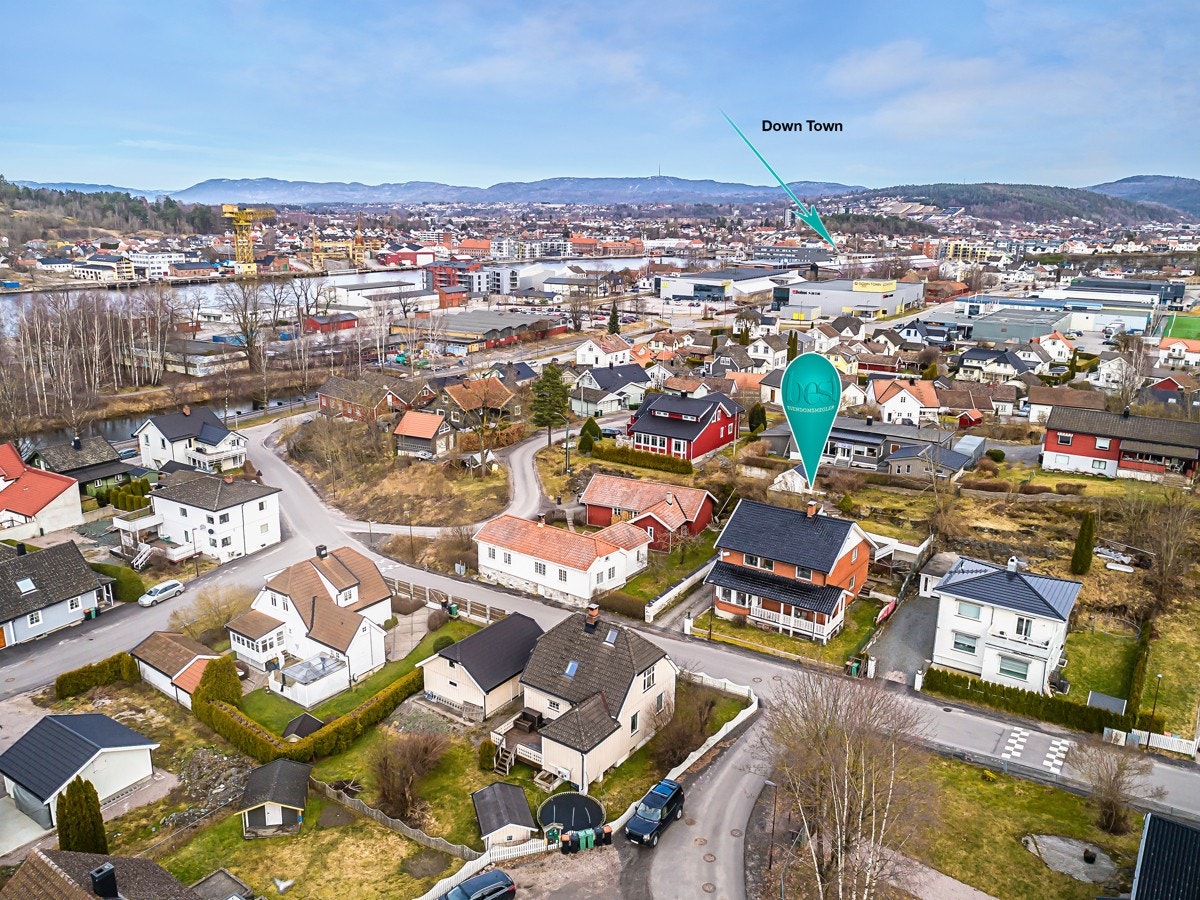 Romslig enebolig med kort avstand til Downtown og Porsgrunn sentrum sine øvrige tilbud. Galleribilde