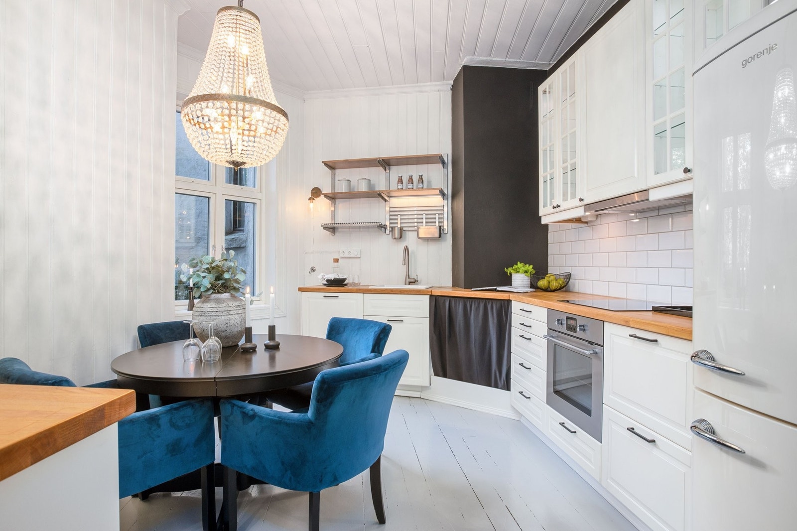 Kjøkkenet ligger vendt mot stille og rolig bakgård. Galleribilde