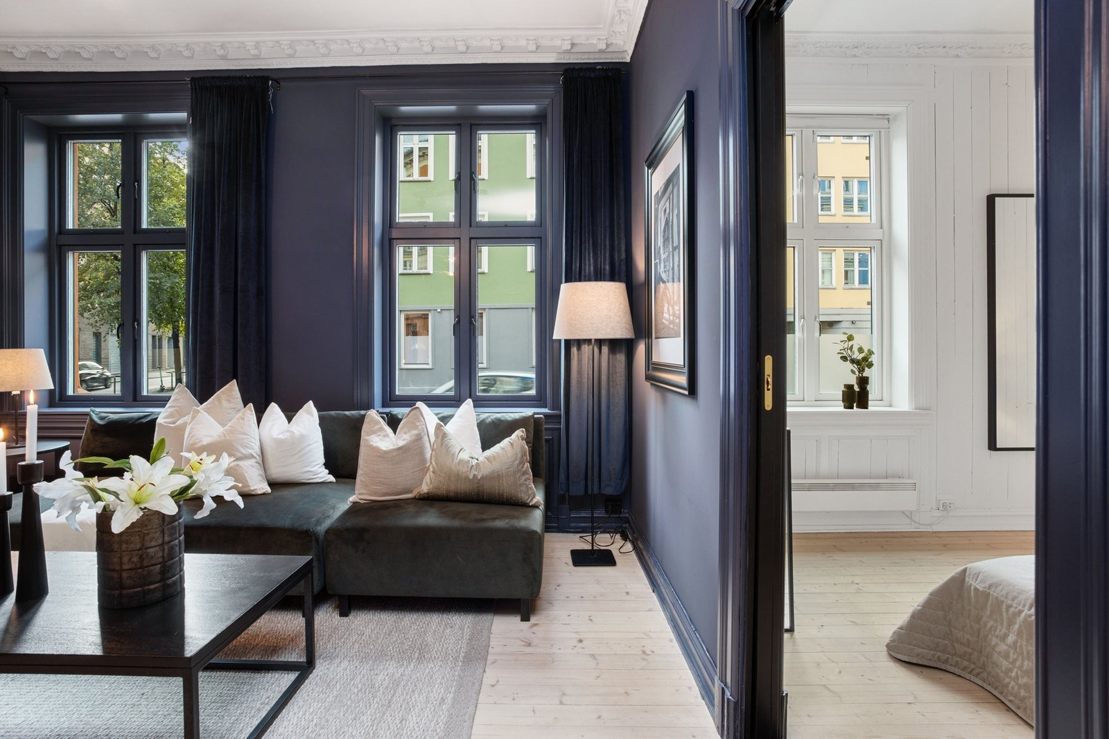 Skyvedør montert i 2020 skiller stue og soverom. Galleribilde