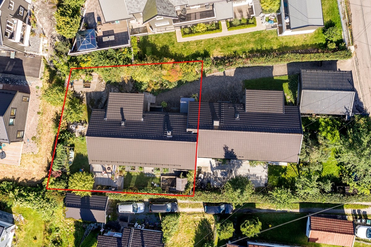 Eiendommen har en flott skjermet beliggenhet, tilbaketrukket fra adkomstvei - en flott plass - også for de minste. Galleribilde