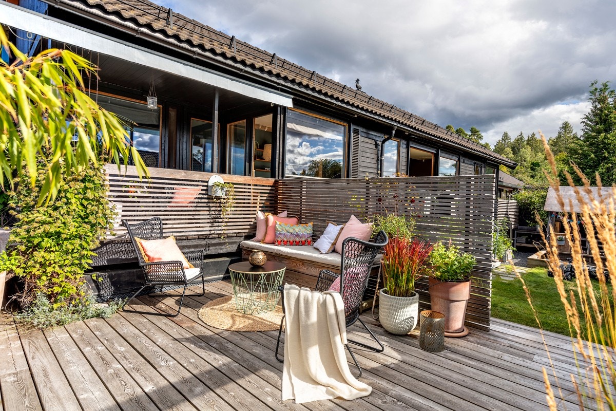 Terrassen har god plass til venner og familie. Galleribilde