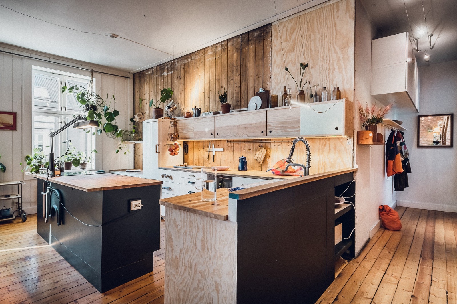 Skyvedøren i gull er rester fra fasaden på Clarion Hotel The Hub. Galleribilde