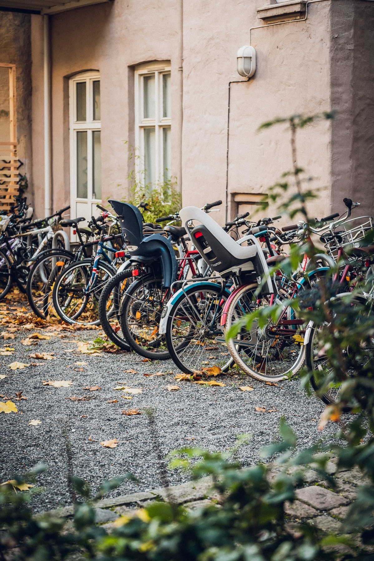 Her kan man enkelt parkere sykkelen trygt. Galleribilde