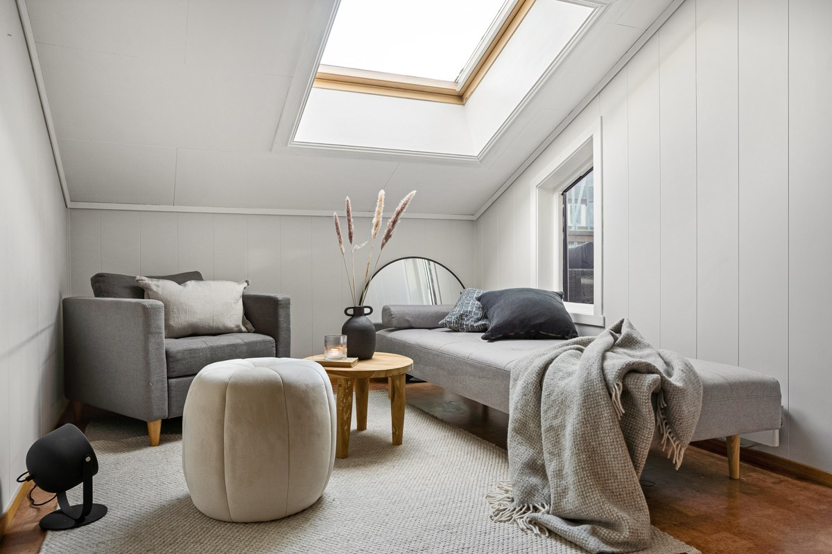Egen loftstue med diverse møbleringsmuligheter