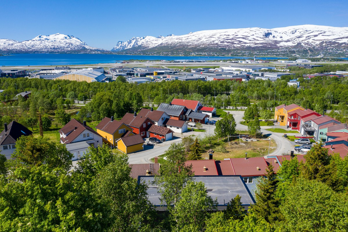Kort avstand fra bolig til Skole, barnehage, Jekta Handelspark, samt meget fine turterreng