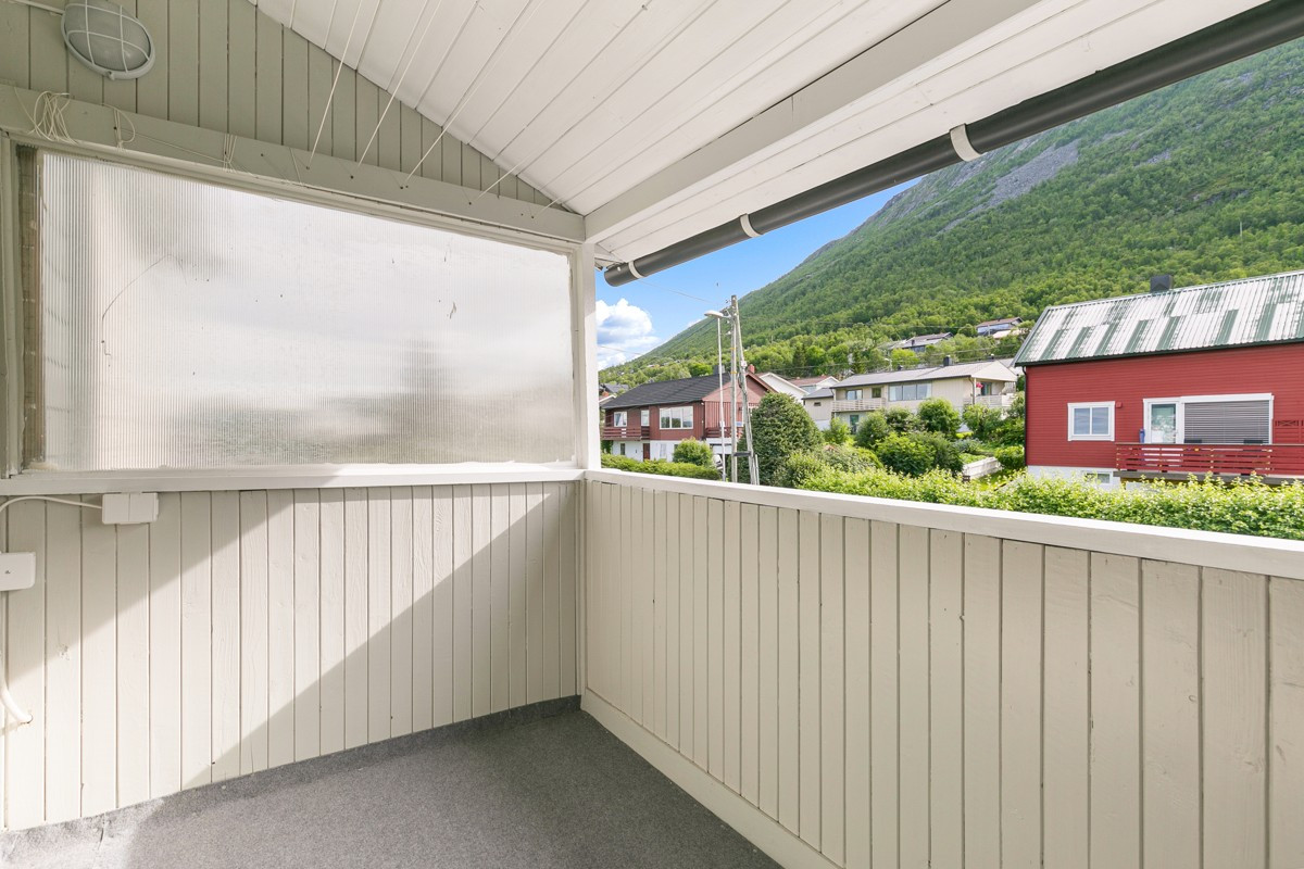 Takoverbygd østvendt balkong i 3.etasje med adkomst fra soverom
