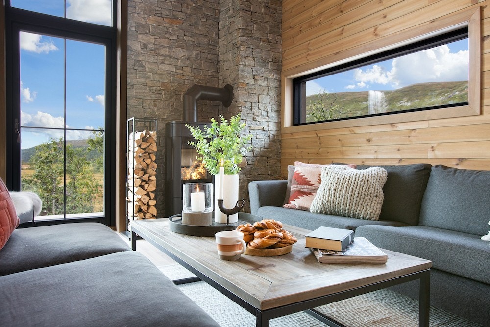 Illustrasjonsbilde. Peisen er i denne hytten fra Scan, modell 83-3 Maxi. Galleribilde