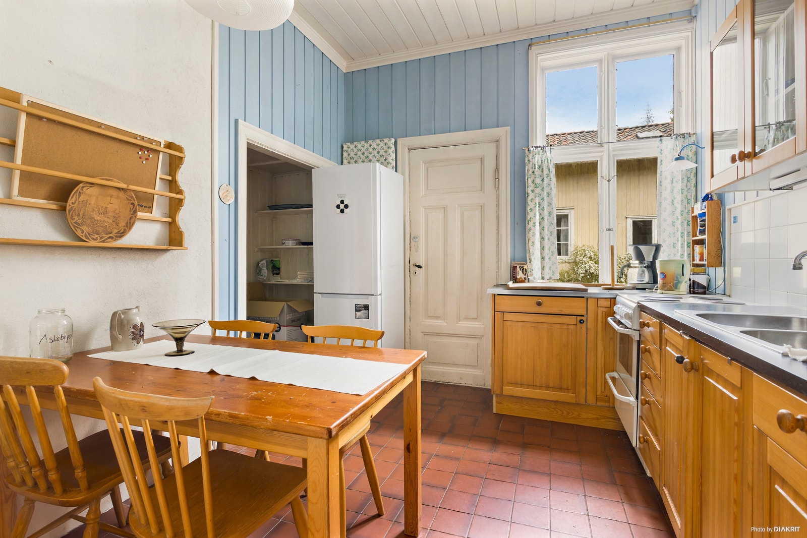 Sveitservilla - 1. etasje i tomannsboligen. Galleribilde