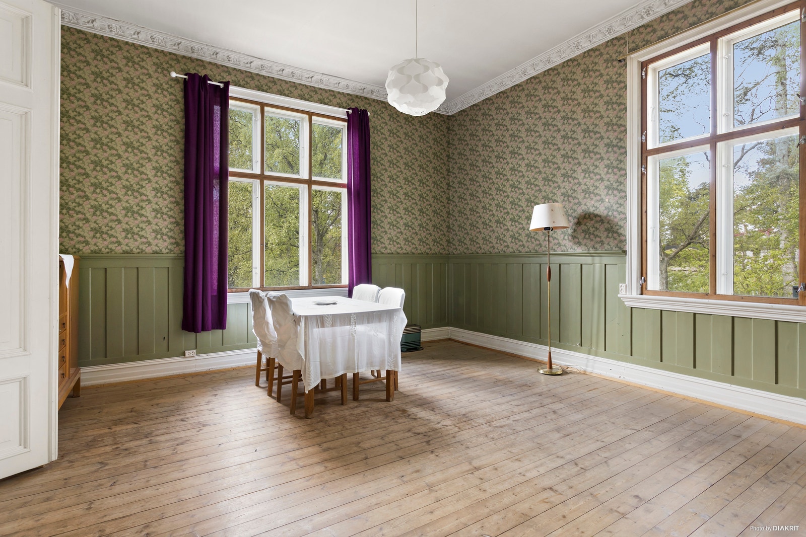 Sveitservilla - 1. etasje i tomannsboligen. Galleribilde