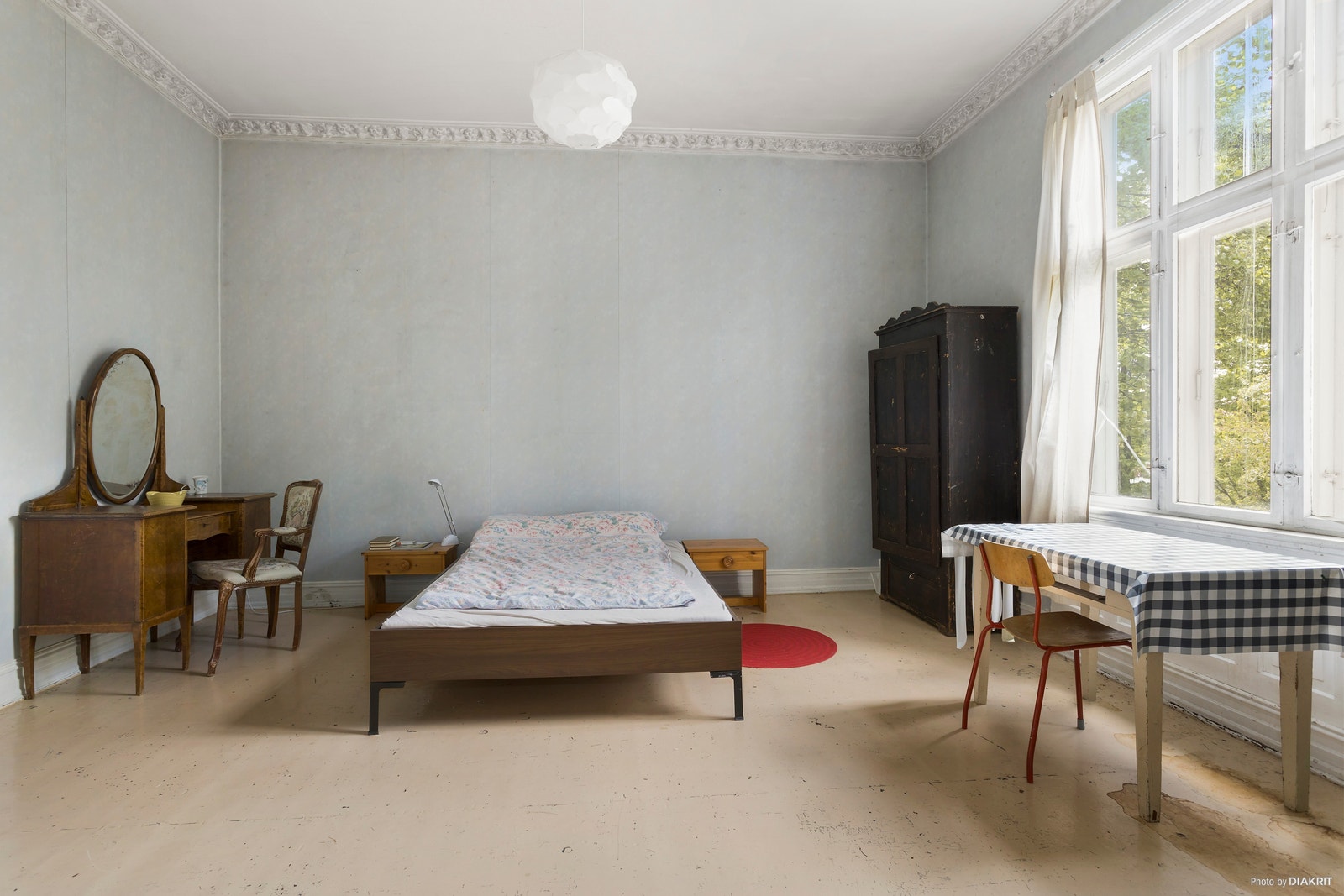 Sveitservilla - 1. etasje i tomannsboligen. Galleribilde