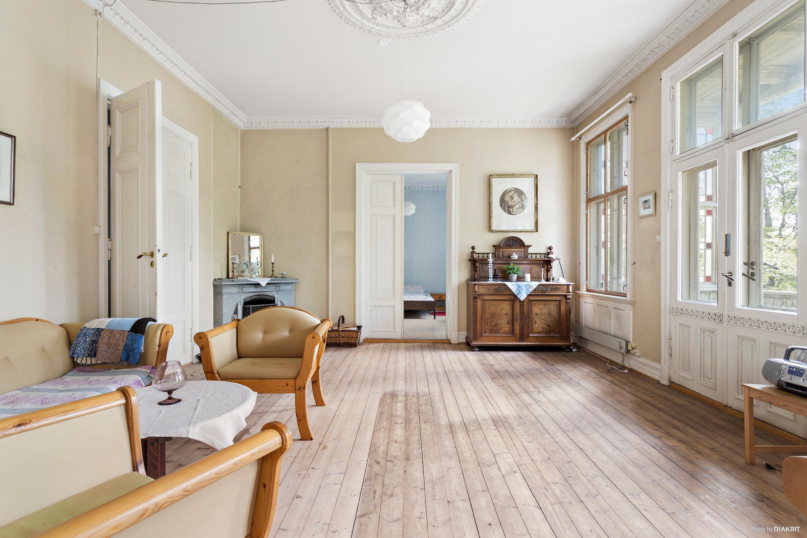 Sveitservilla - 1. etasje i tomannsboligen. Galleribilde