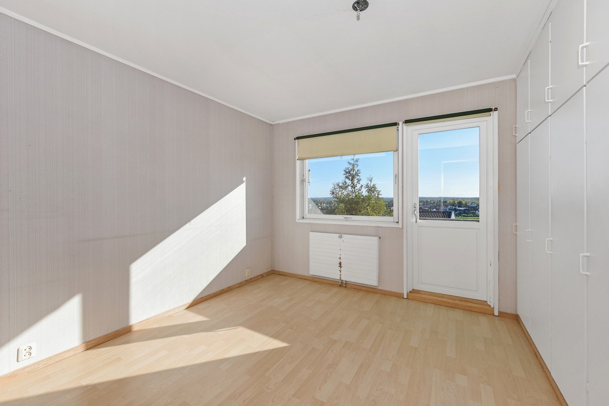 Boligen har 2 soverom i 1. etasje og ett soverom i underetasjen. Galleribilde